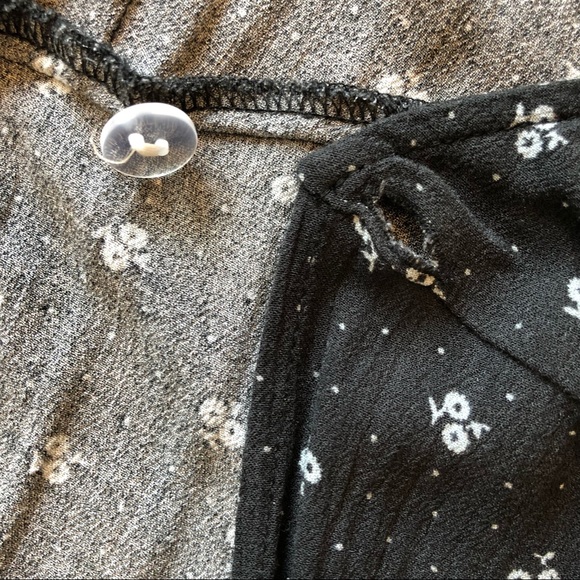 Universal Thread Black Sleeveless Wrap Dress with Small Grey Dots & Flowers - XS - Picture 5 of 12